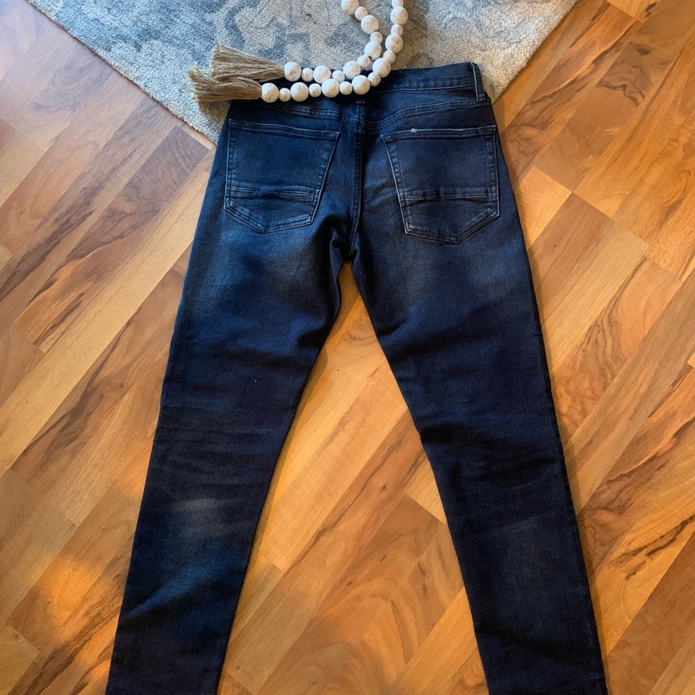 Nice pair of 29/32 men’s jeans. Like new